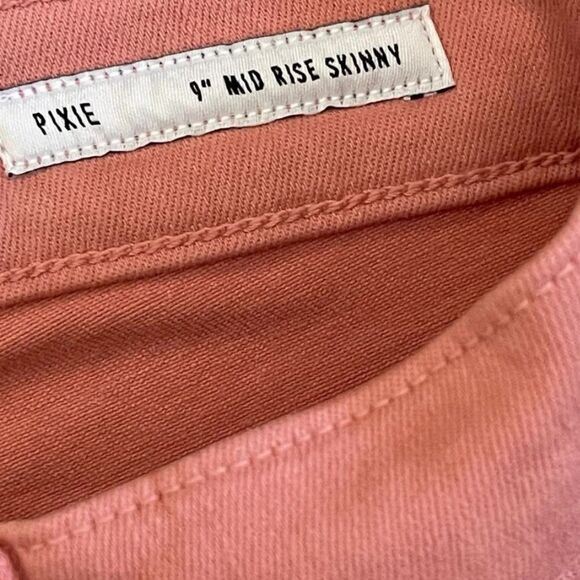 EDWIN ANTHROPOLOGIE Women’s Pixie 9” Jeans in the Size 25 in Petal Pink Color - Picture 5 of 9